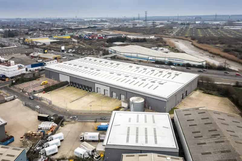 Warehouse for Lease: High Specs, Ample Parking, Great Access