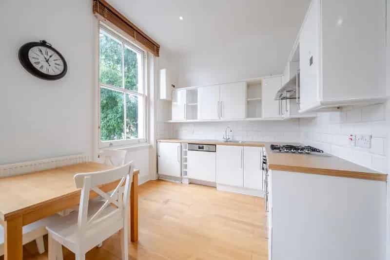 One Bedroom Flat with Private Balcony