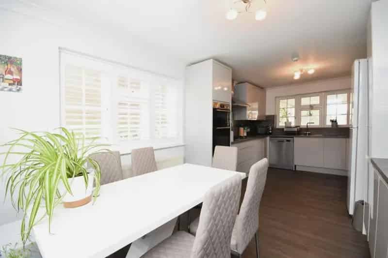 3 Bed Detached House Halstead Garage Driveway Garden