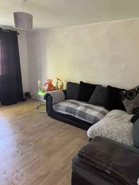 Flat For Rent in East Hampshire, England