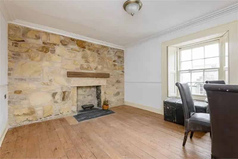 3 Bed Flat First Floor 1 Reception Room Popular Area