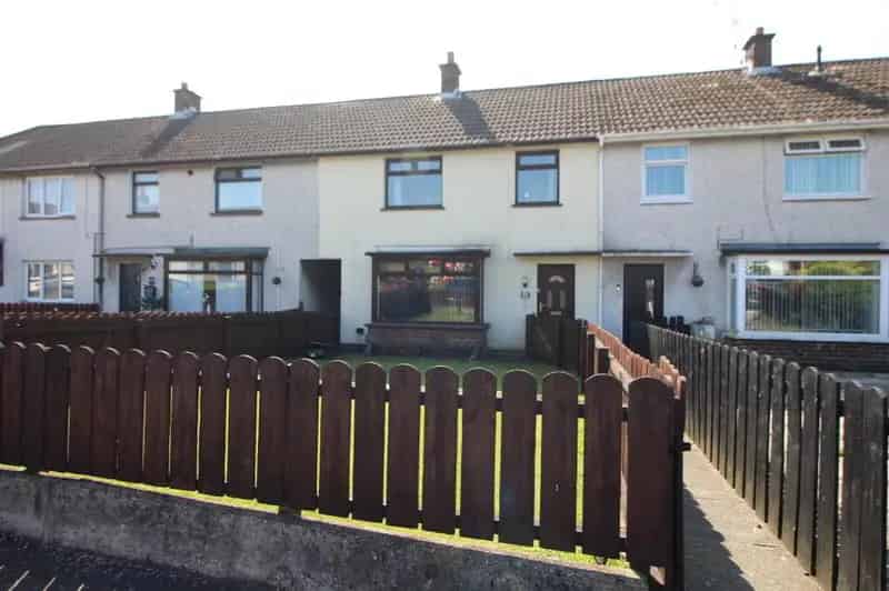 3 Bedroom Mid Terrace House Near Amenities