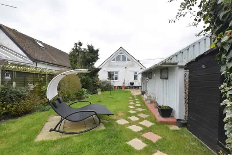 2 Bedroom Chalet Bungalow Near Swalecliffe Beach