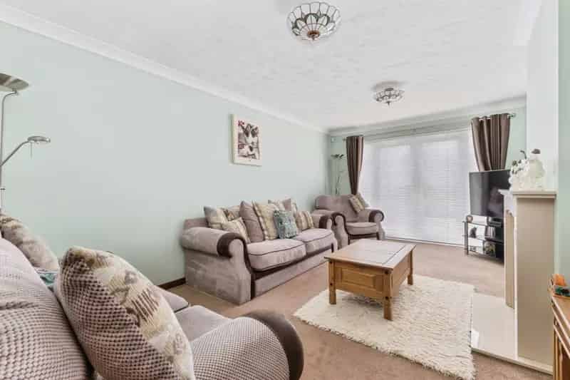 Three Double Bedroom Detached Bungalow with Jacuzzi and Potential for Extension