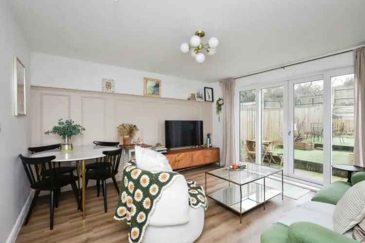 2 Bed House with Modern Kitchen and Allocated Parking