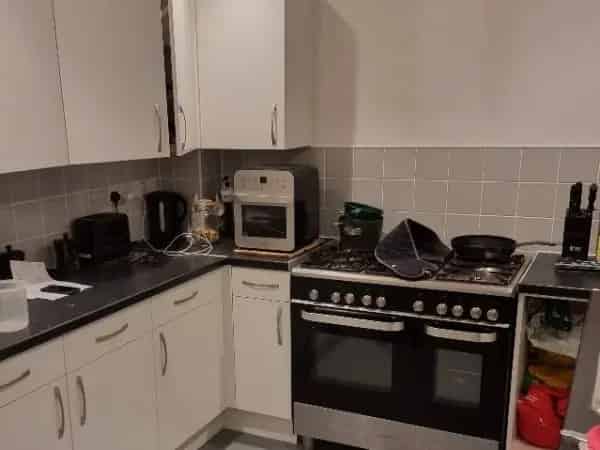 2 Bed Terraced House New Kitchen Off Street Parking