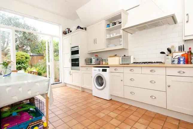 5 Bedroom Family Home for Sale in East Finchley