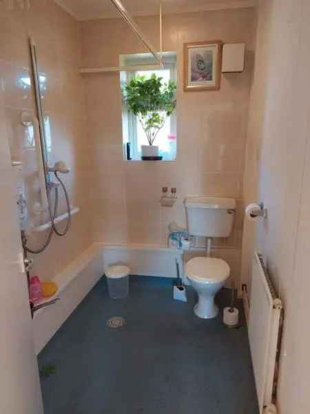 Bungalow For Rent in Rotherham, England