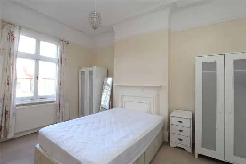 2 Bedroom Flat South Ealing Near Piccadilly Line