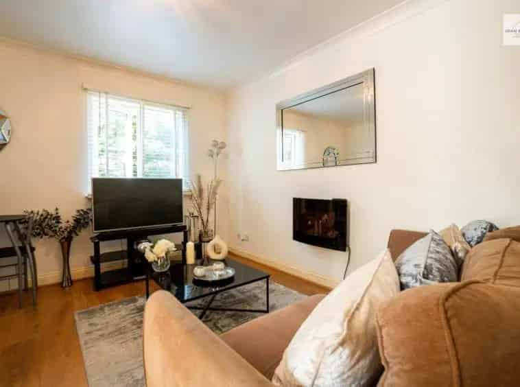 1 Bed Flat for Sale in London N9 - No Onward Chain
