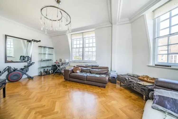 Flat For Sale in City of Westminster, England