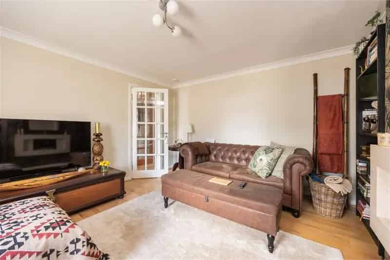 3 Bed Detached House with 3 Reception Rooms and Large Garden