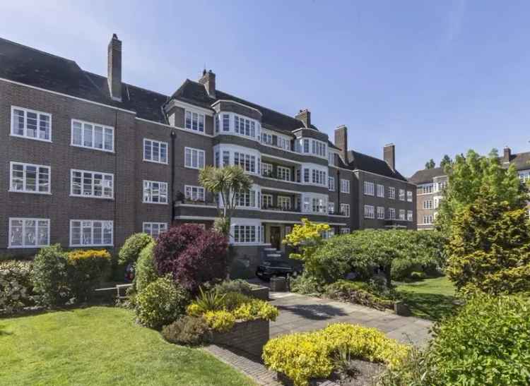 3 Double Bedroom Apartment with Communal Gardens and Tennis Courts