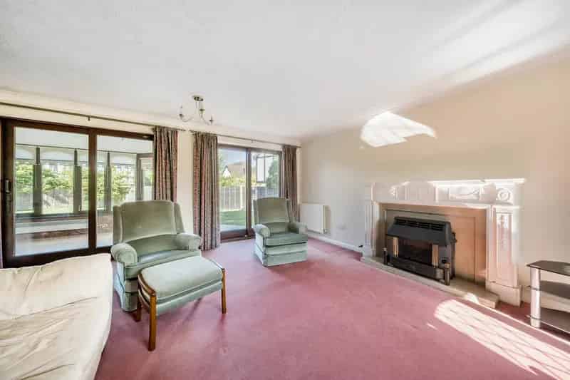 Detached House to rent with 5 bedrooms, Heathcote, Tadworth