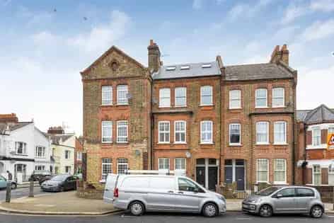 2 Bedroom House in Putney 89m²