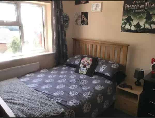 2 Large Bedroom House with Massive Garden and Outhouse