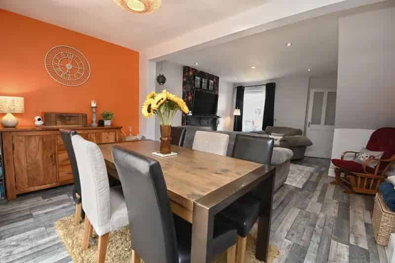 4 Bed Semi-Detached House For Sale
