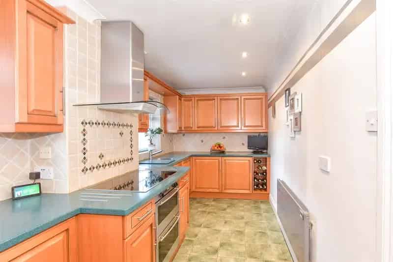 3 Bedroom Detached House for Sale in Rough Common