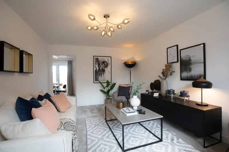 4 Bedroom Detached House for Sale - Move In This Summer