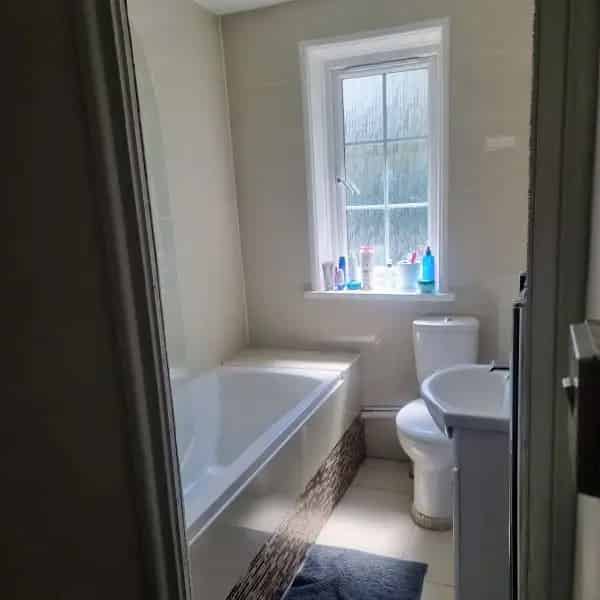2 Double Bedroom Terraced House Near Mill Hill Broadway Burnt Oak