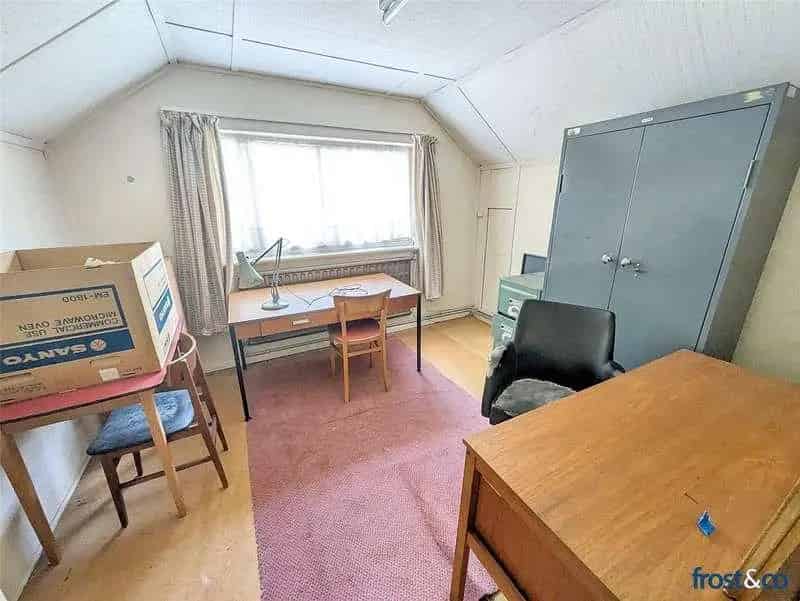 3 Bed House For Sale With Detached Garage And Garden