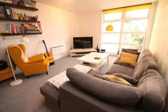 2 Bedroom Flat House to Rent Manchester