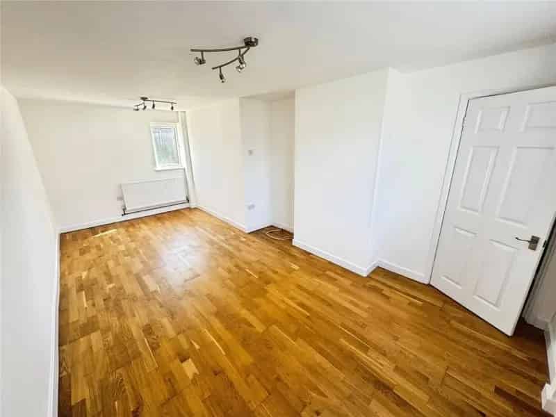 2 Bed Mid Terrace House For Sale