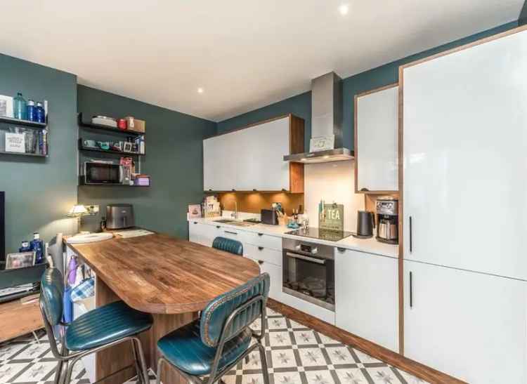 Refurbished Maisonette near Clapham Junction 840 sq ft