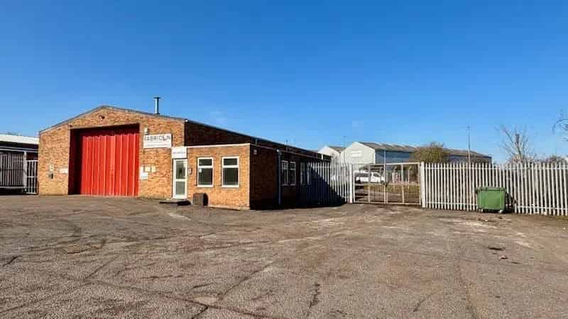Industrial Unit Awaiting Refurbishment Leighton Buzzard