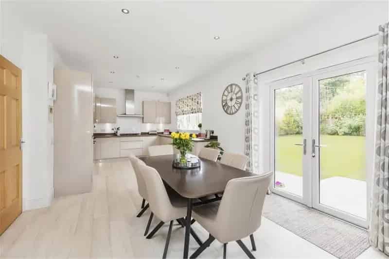 5 Bed House - Detached with 2 Reception Rooms