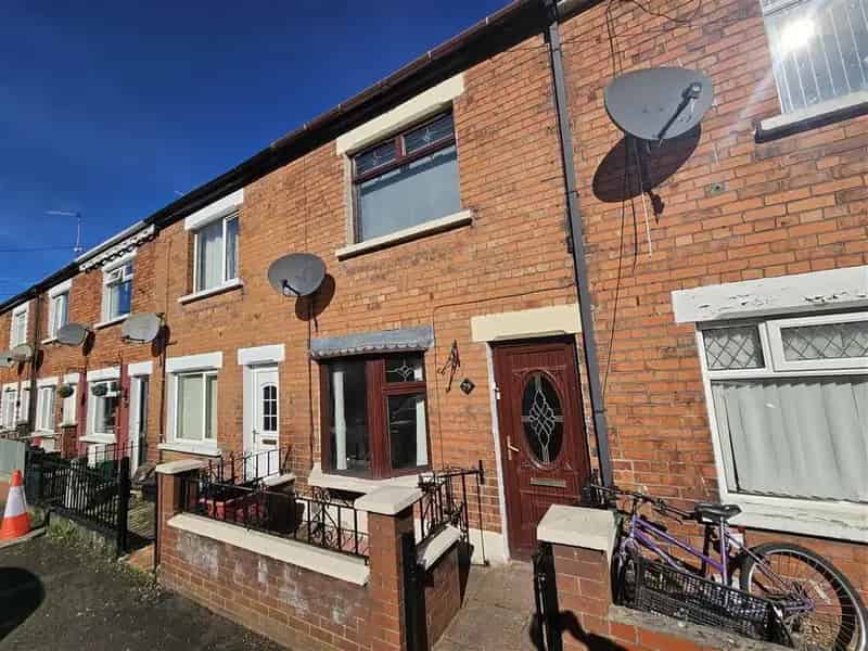 Three Bedroom Mid Terrace House To Let Belfast