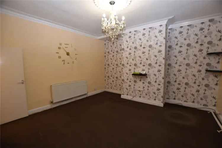 House For Sale in Leeds, England