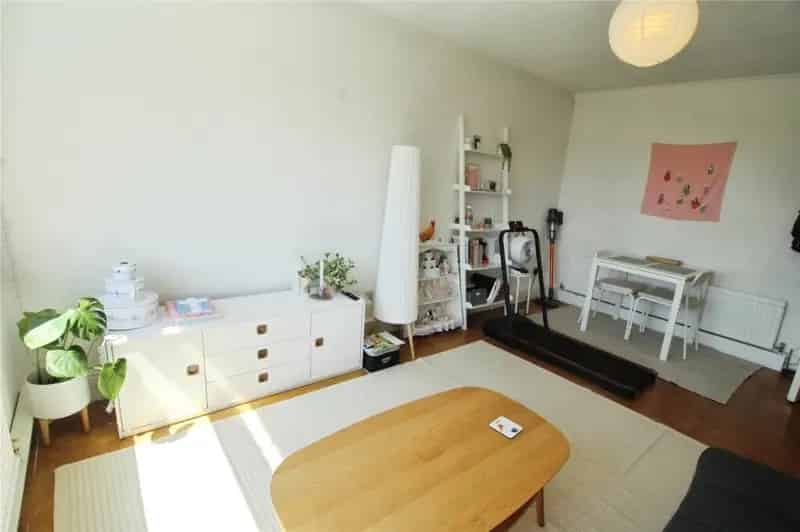 1 Bedroom Flat Preston Park Spacious Apartment