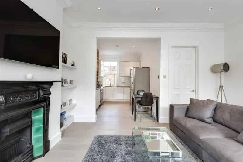 2 Bedroom Flat for Sale in West Hampstead