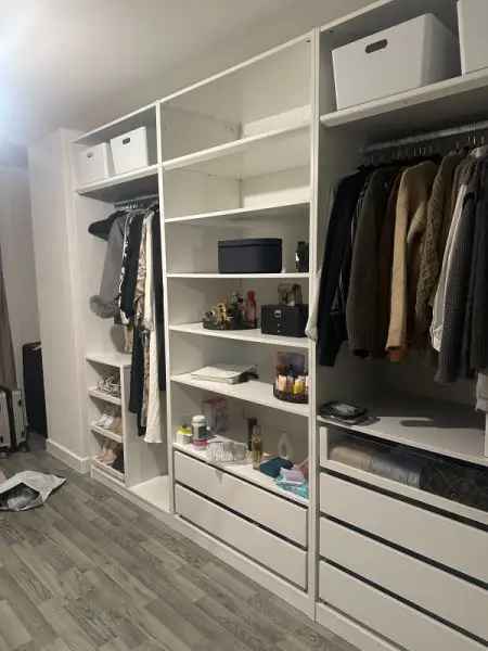 Kilburn 2 Bed 2 Bath Property Near Shops and Schools