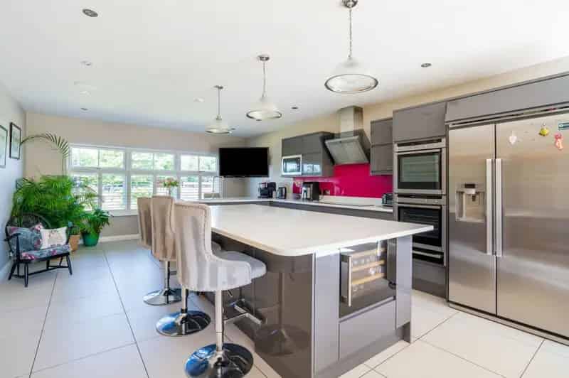 4 Bedroom Detached House for Sale in Eversley Hampshire