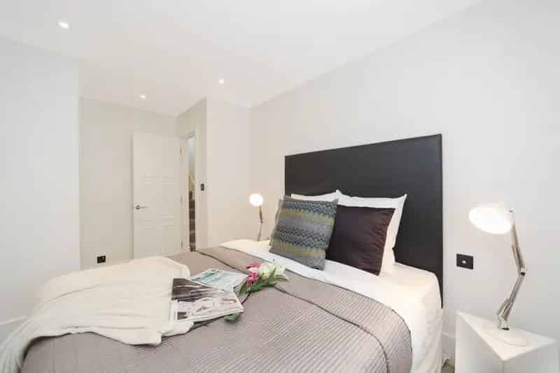 2 Bedroom Flat for Sale in Pimlico with Private Terrace and Stunning Views