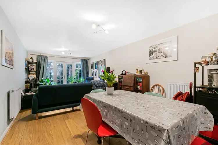 2 Bed Flat near City Centre  Spacious Ground Floor En-suite Parking