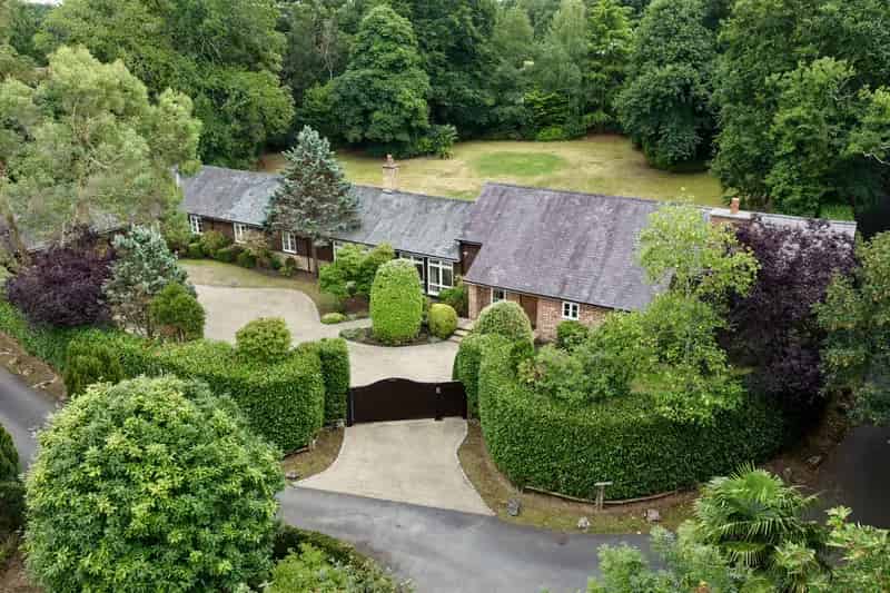 5 Bedroom Detached House for Rent in Walton-on-Thames