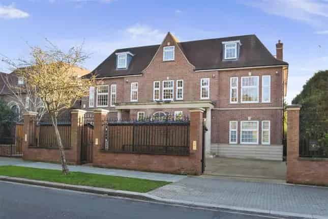Luxury 8-Bedroom Detached House for Sale