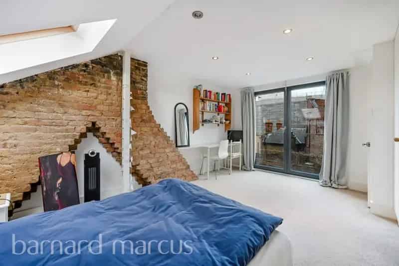 Family Home in Kay Road London 4 Bedrooms 2 Bathrooms 1605 Sq Ft