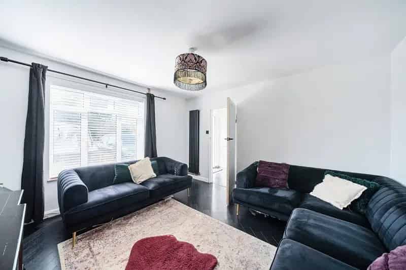 Four Bedroom Family Home Near Schools and Parks