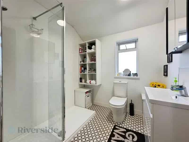 1 Bed Property for Sale Hull Stylish One Bedroom Home with Garden Parking