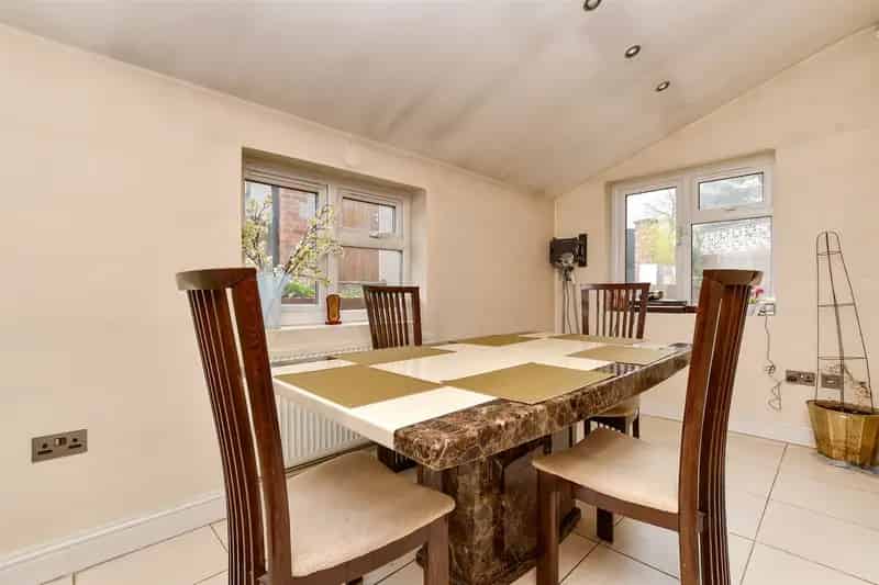 4 Bedroom Detached House Near Waddon Station