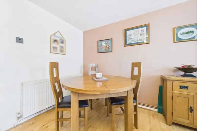 2 Bedroom Apartment Near Dover Priory Station