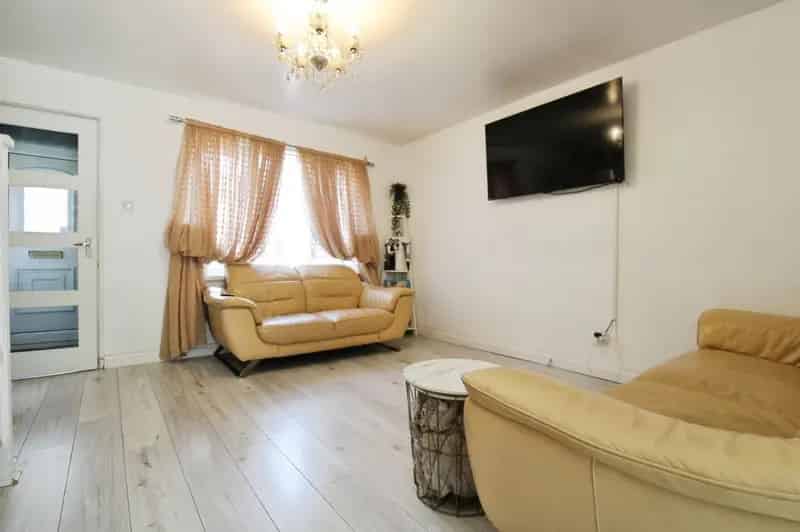 3 bedroom semi-detached house
