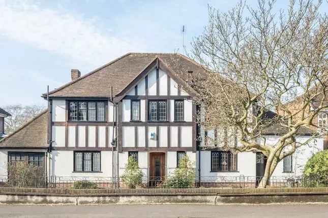 Detached Family Home for Sale in London SW15