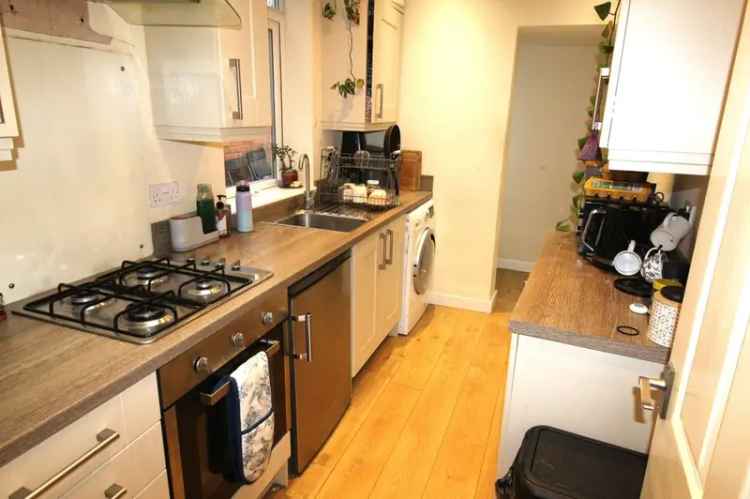 2 Bedroom Mid Terrace House Birmingham B25