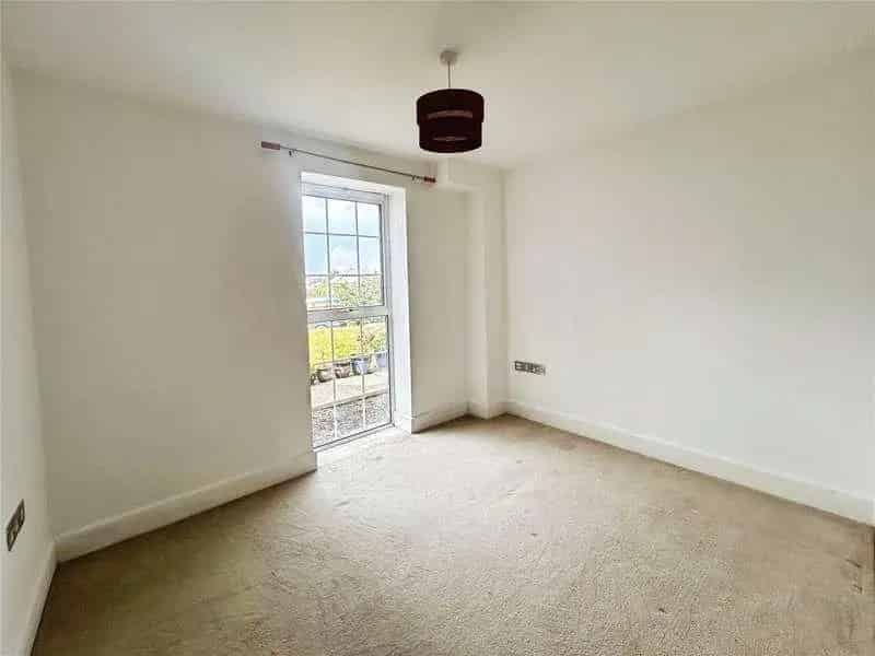 2 Bed Flat for Sale Near Amenities and Transport