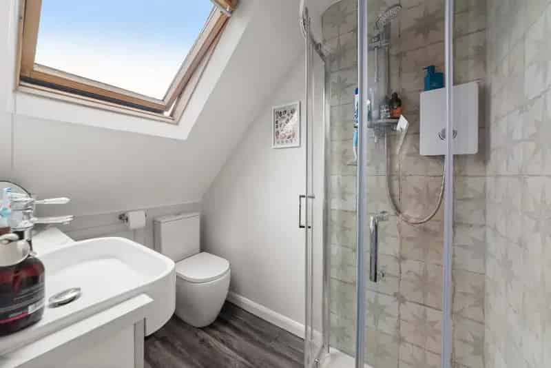 3 Bed House for Sale Near Dunton Green Station